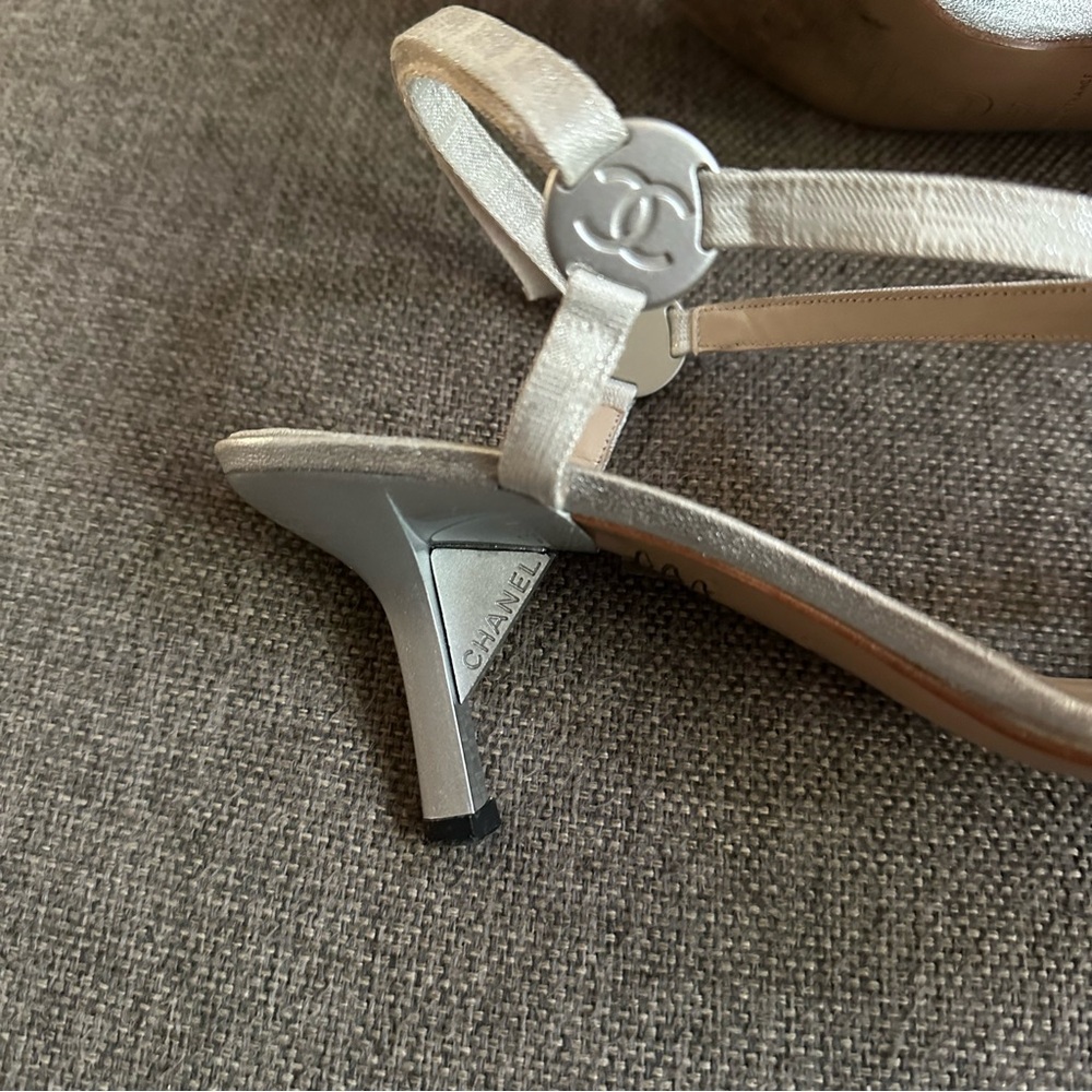Vintage silver Chanel strappy heels - Picture 6 of 10
